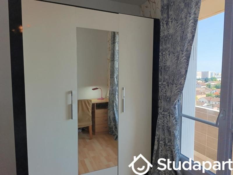 Chambre - 12 m² - 1 pièce