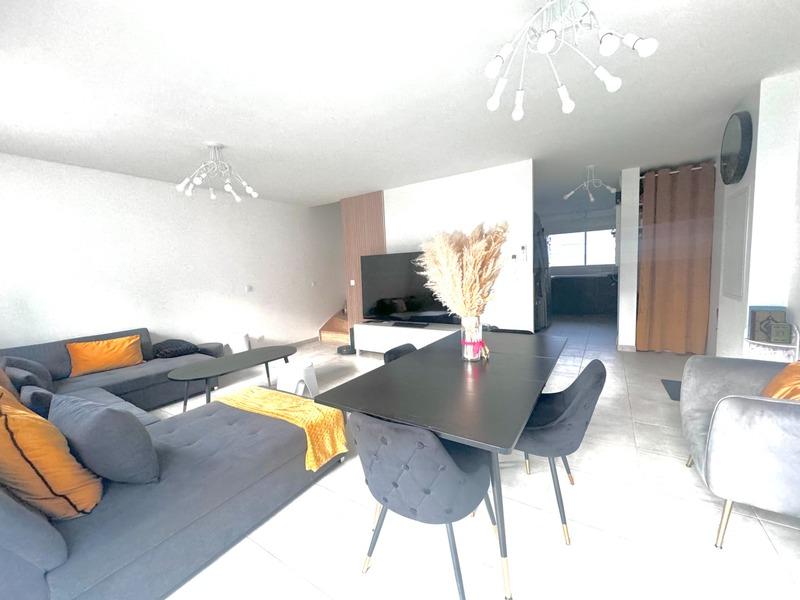 Maison - 101 m² - 6 pièces