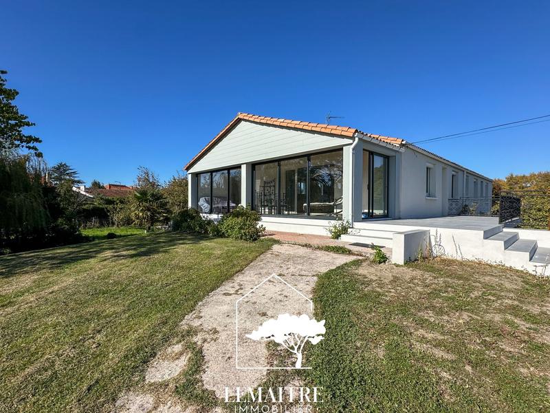 Maison - 288 m² - 10 pièces