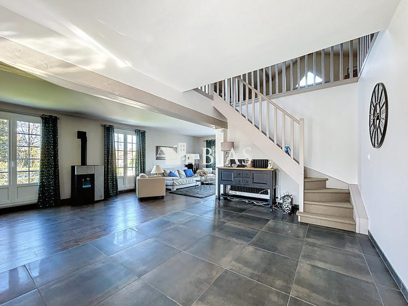 Maison - 214 m² - 7 pièces