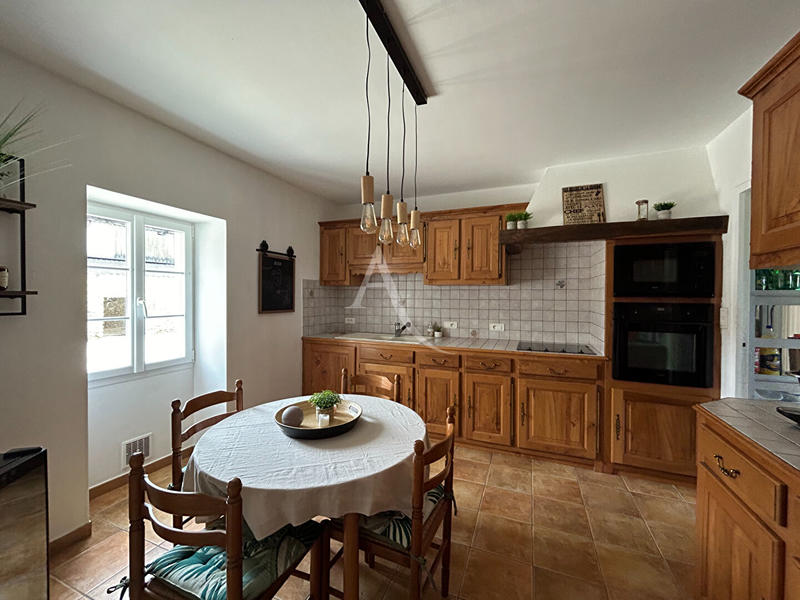 Maison - 242 m² - 5 pièces