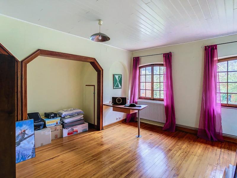 Maison - 233 m² - 8 pièces