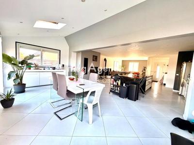 Pavillon - 190 m² - 7 pièces