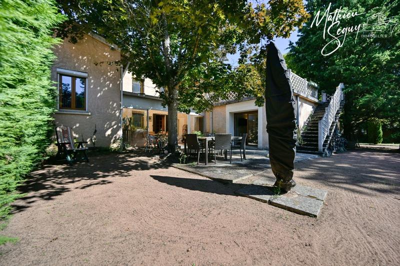 Maison - 200 m² - 8 pièces