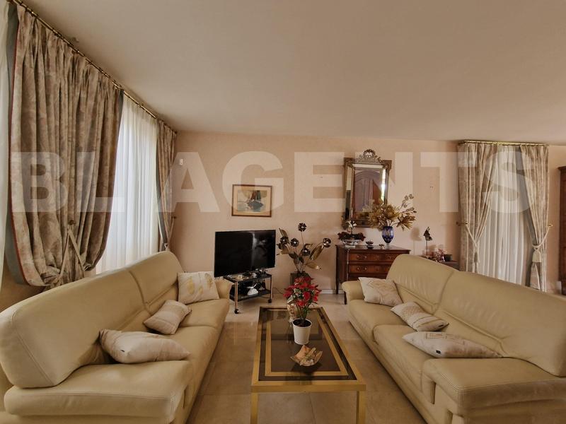 Demeure - 380 m² - 9 pièces