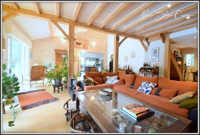 Propriété - 240 m² - 5 pièces