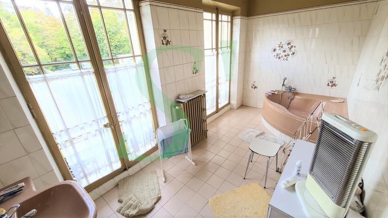 Propriété - 425 m² - 11 pièces
