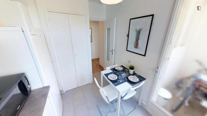 Chambre - 12 m² - 5 pièces