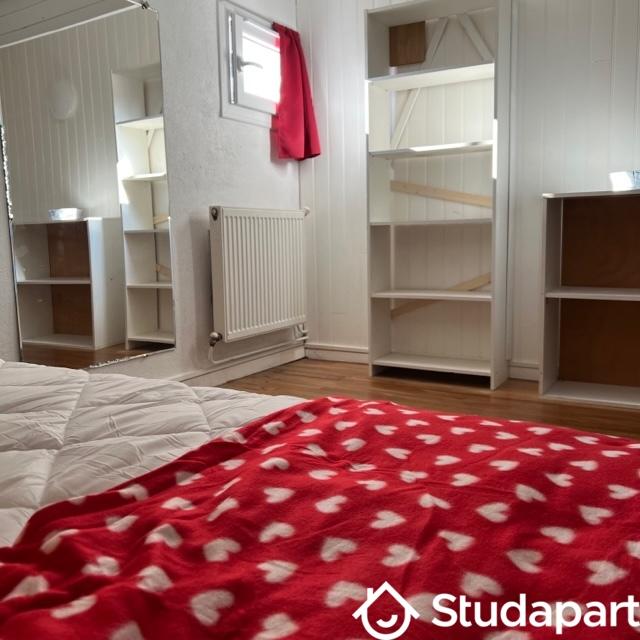 Chambre - 9 m² - 1 pièce