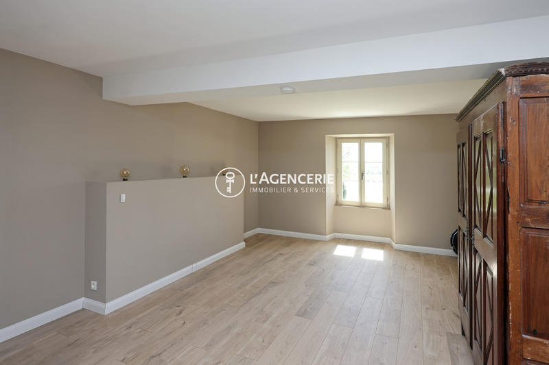 Maison - 360 m² - 12 pièces