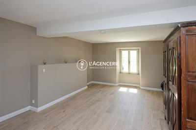 Maison - 360 m² - 12 pièces