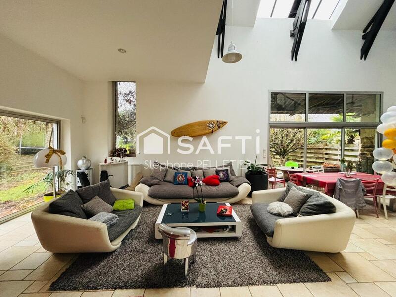 Maison - 201 m² - 6 pièces