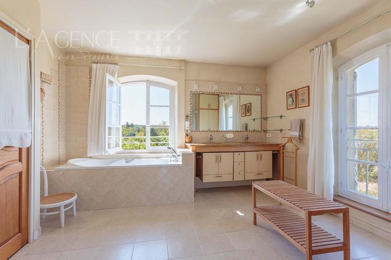 Maison - 326 m² - 7 pièces