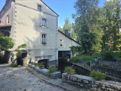 Maison ancienne - 220 m² - 7 pièces