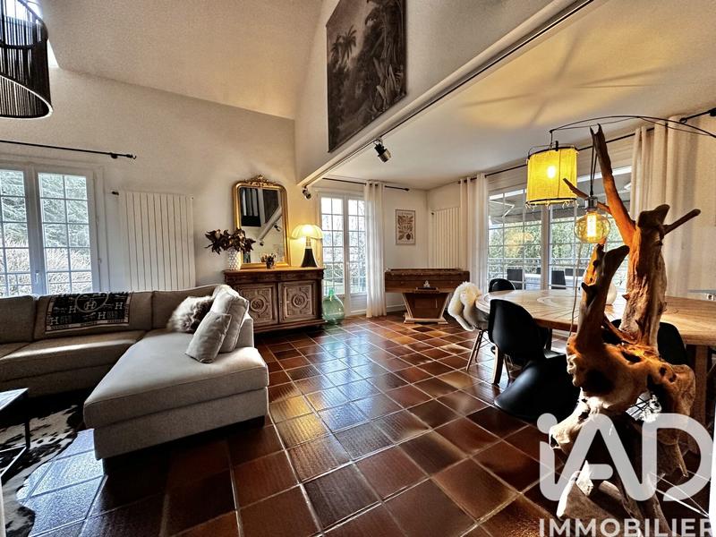 Maison - 300 m² - 8 pièces