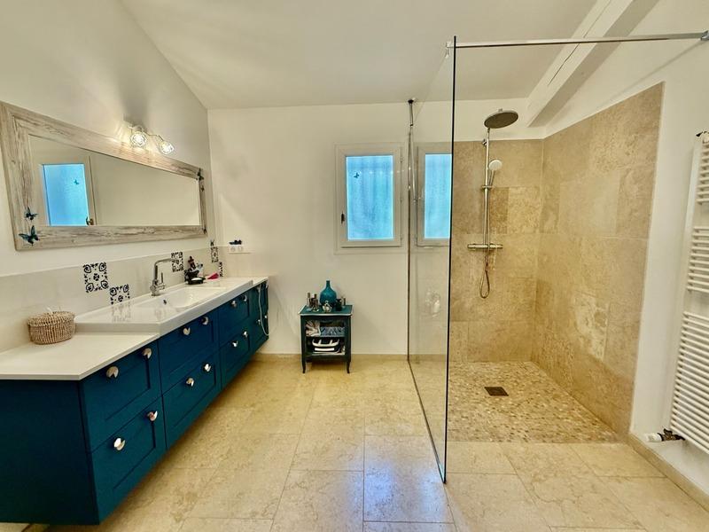 Maison - 222 m² - 6 pièces