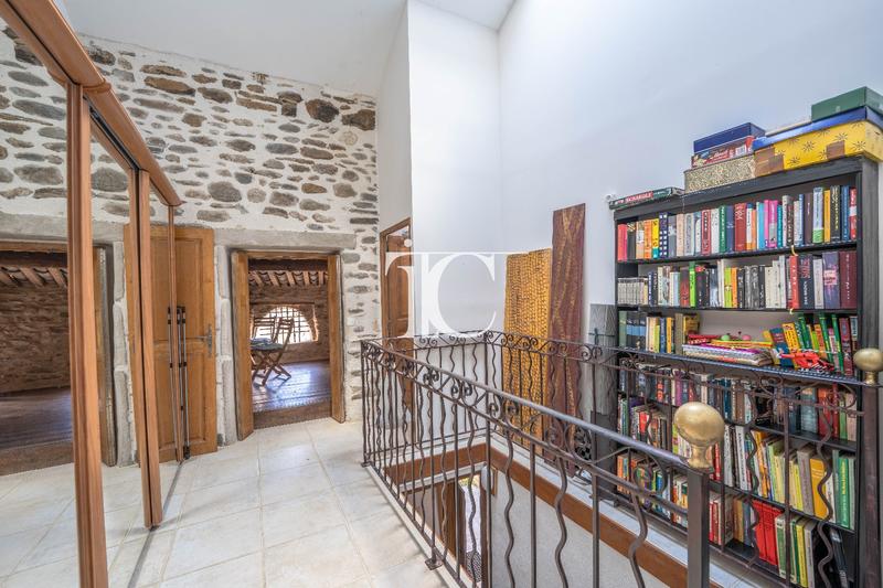 Maison - 302 m² - 8 pièces