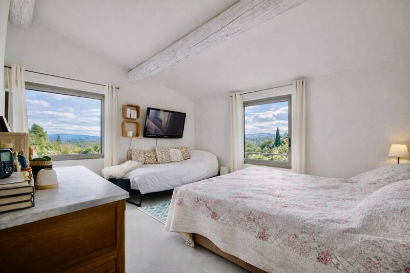 Maison - 240 m² - 5 pièces