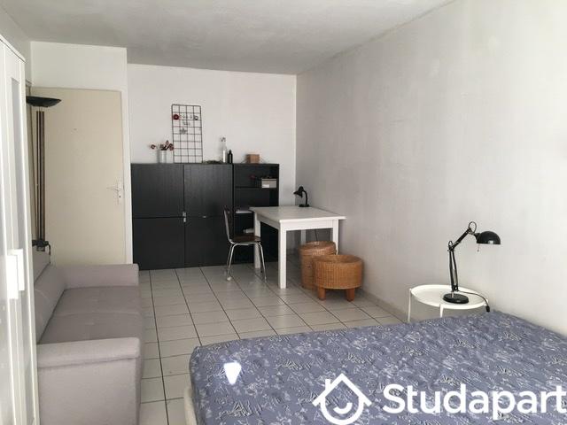 Chambre - 10 m² - 1 pièce