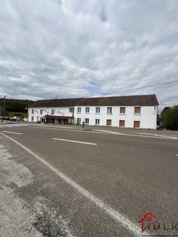 Maison - 678 m² - 12 pièces