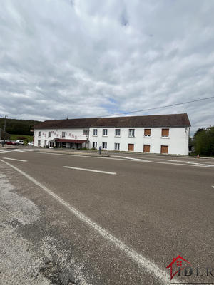 Maison - 678 m² - 12 pièces