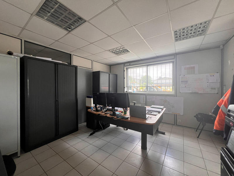 Local d'activité / Entrepôt - 620 m² - 5 pièces