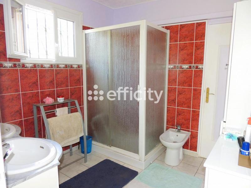 Maison - 80 m² - 5 pièces