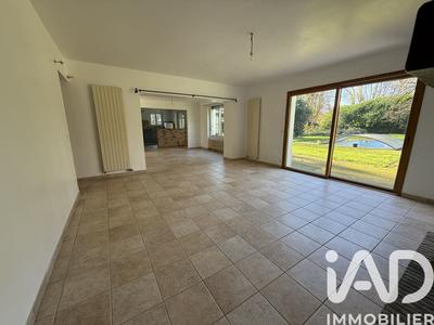 Maison - 213 m² - 9 pièces