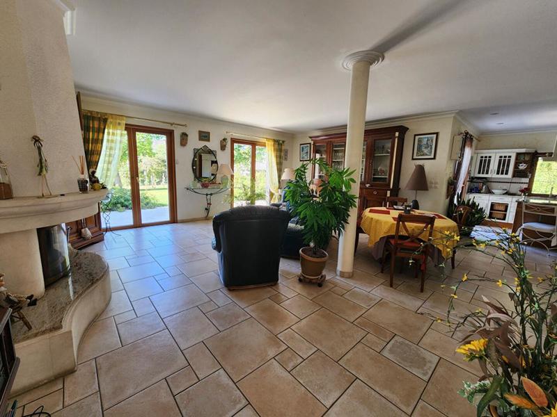 Maison - 246 m² - 7 pièces