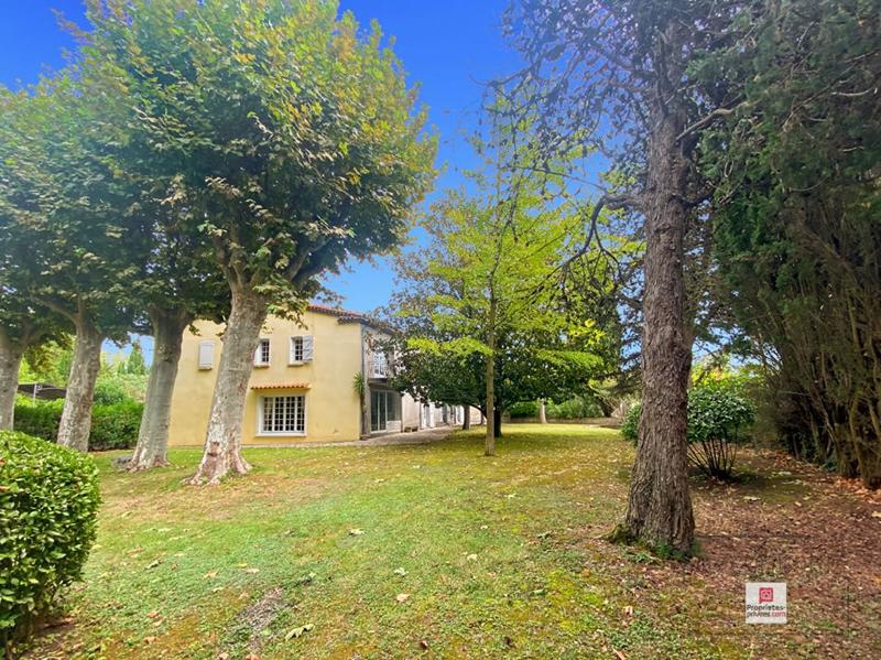 Propriété - 390 m² - 13 pièces