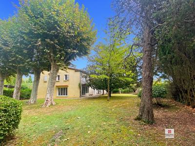 Propriété - 390 m² - 13 pièces