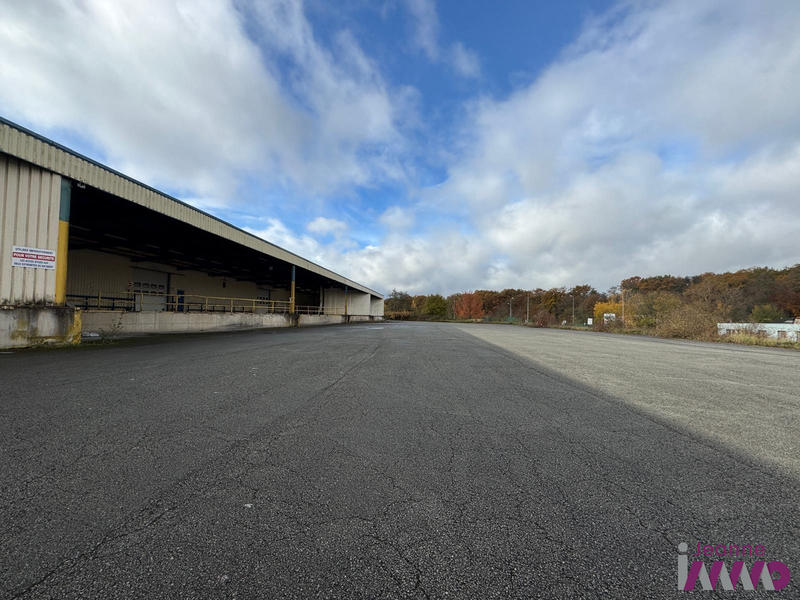 Entrepôt - 1 200 m²