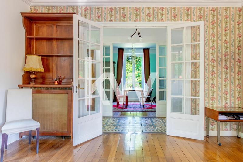 Maison - 256 m² - 9 pièces