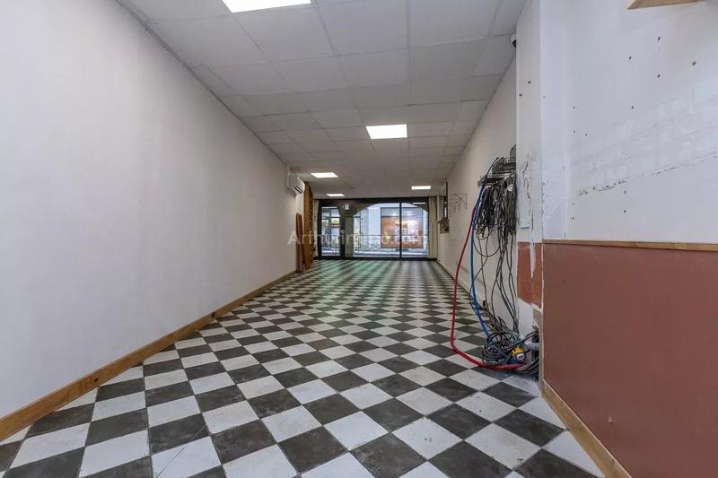 Magasins - 75 m² - 1 pièce