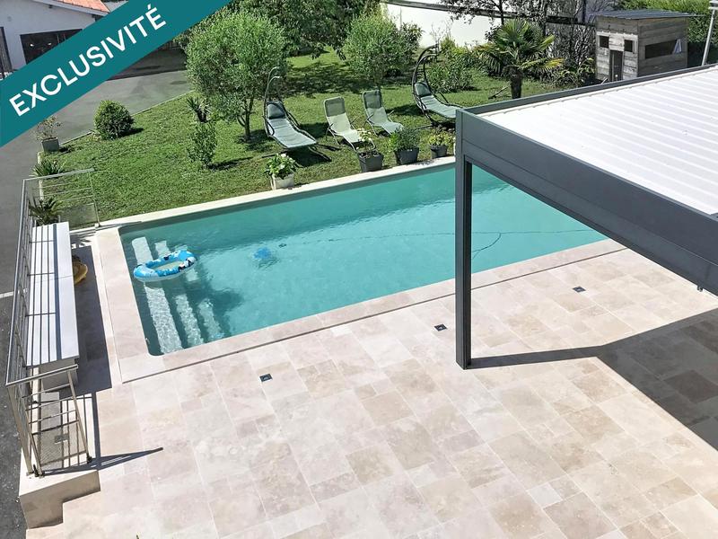 Maison - 270 m² - 10 pièces