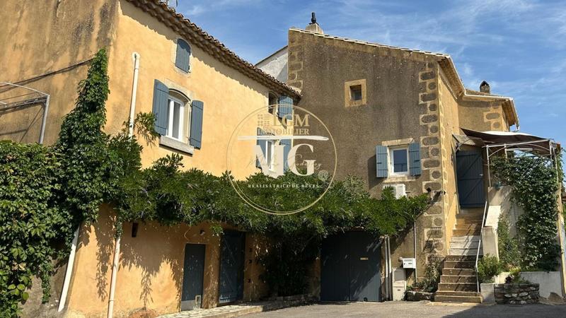 Maison - 203 m² - 6 pièces