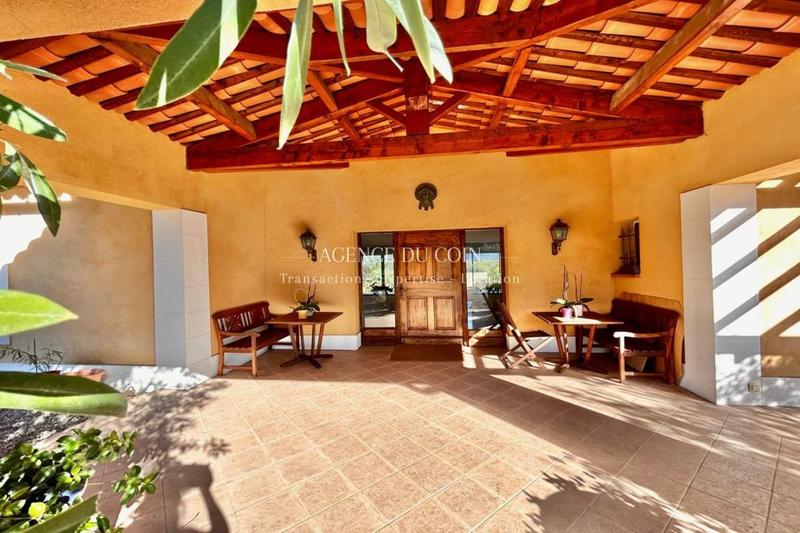 Propriété - 350 m² - 10 pièces