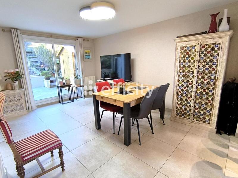 Maison jumelée - 97 m² - 4 pièces