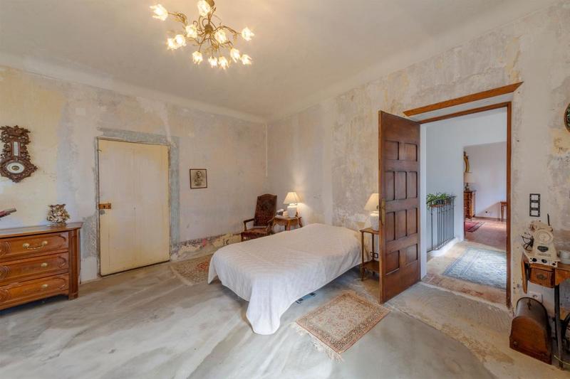 Propriété - 341 m² - 9 pièces