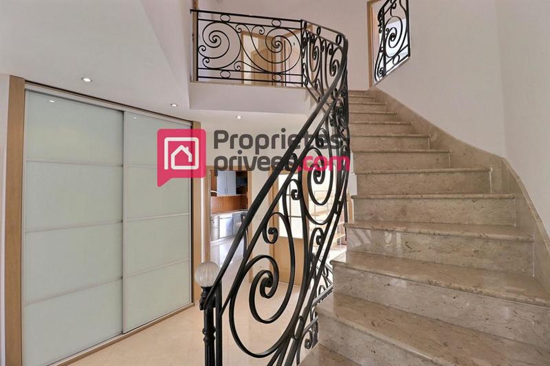 Maison - 260 m² - 7 pièces