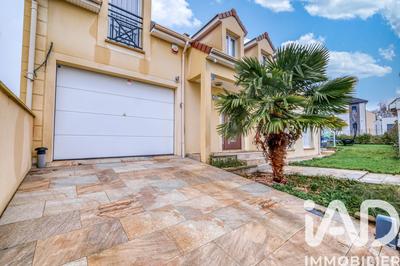 Maison - 220 m² - 6 pièces