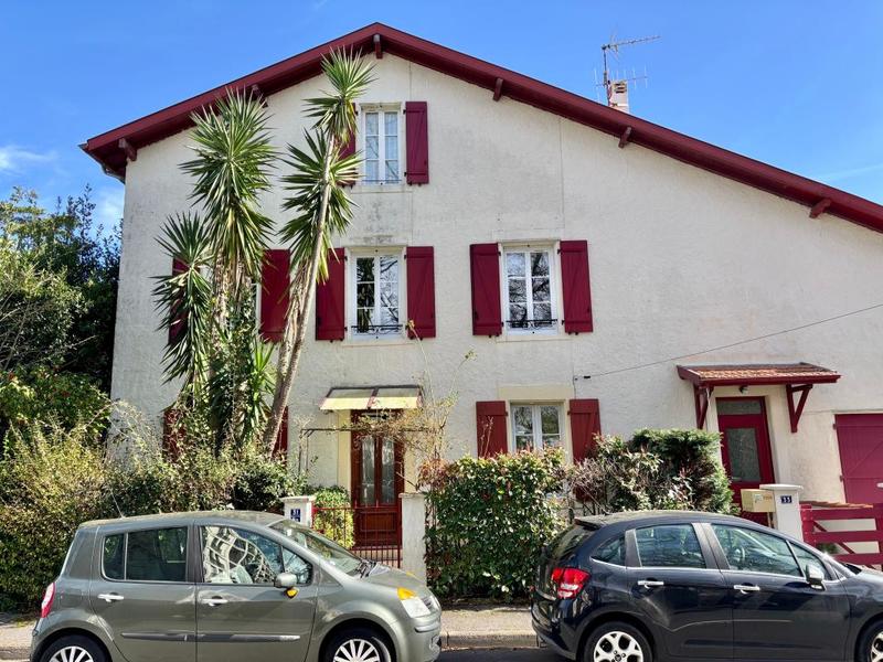 Maison - 396 m² - 9 pièces