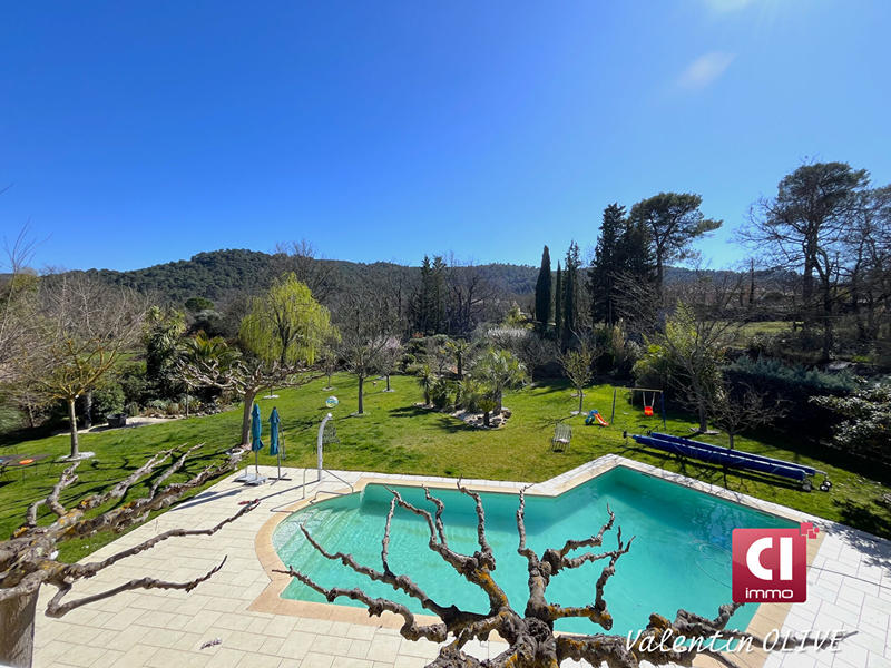 Maison - 222 m² - 7 pièces