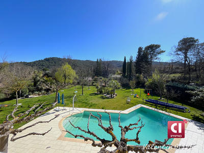 Maison - 222 m² - 7 pièces