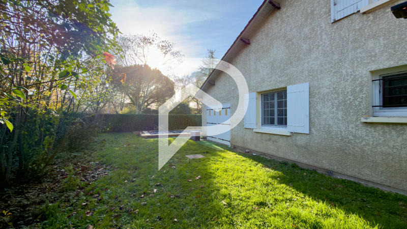 Maison - 204 m² - 7 pièces