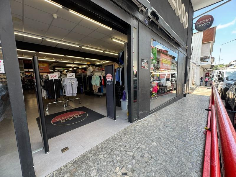 Local commercial - 851 m²