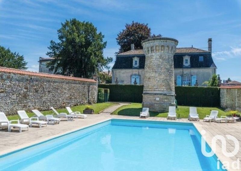 Maison - 220 m² - 2 pièces