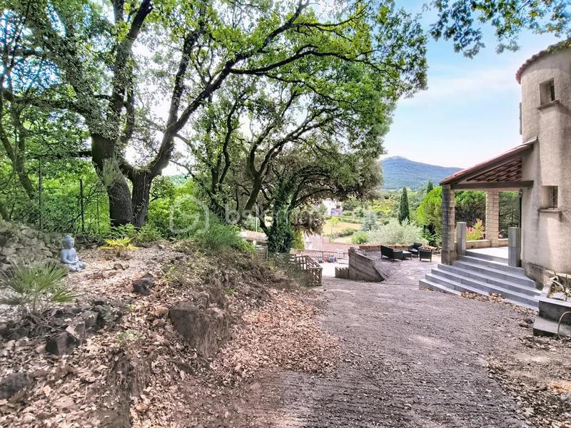 Maison - 287 m² - 11 pièces