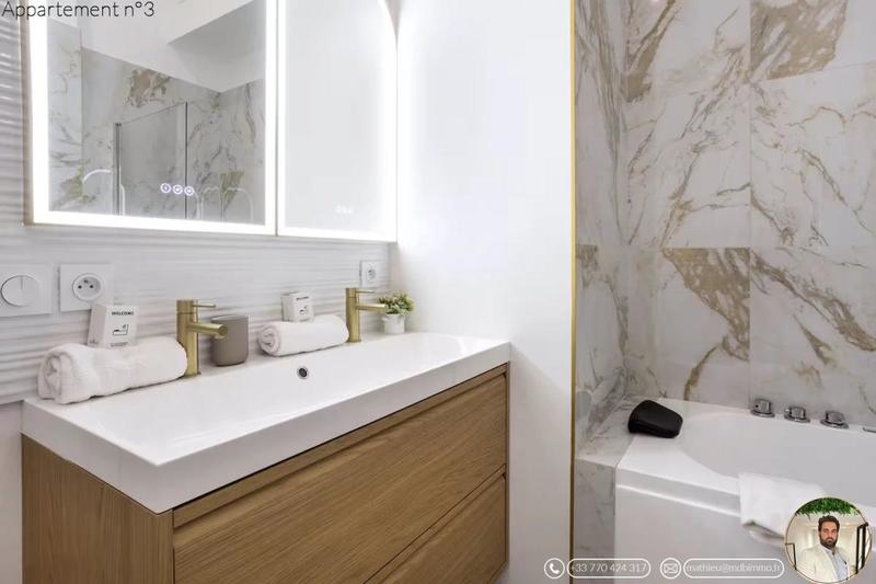 Studio - 100 m² - 9 pièces