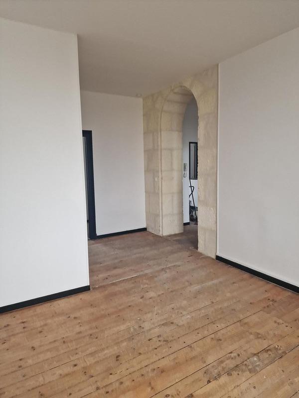 Maison - 850 m² - 35 pièces